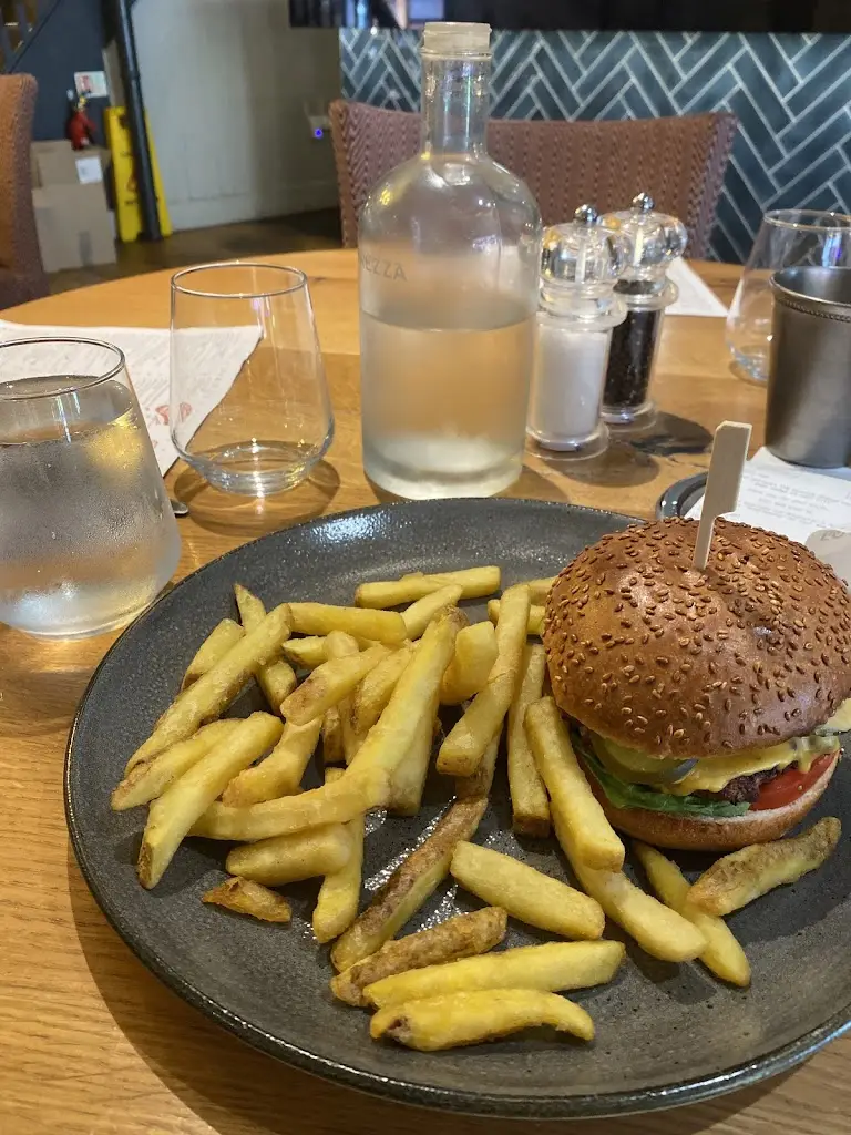 Ada Ziyagil_Middletons_Colchester_review