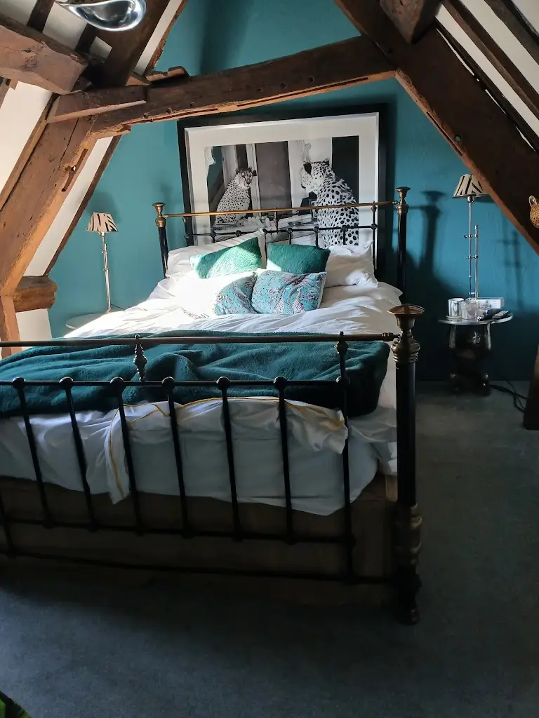 Lesley_The Kingsbury 7even / 8ight_Collingbourne Kingston_review