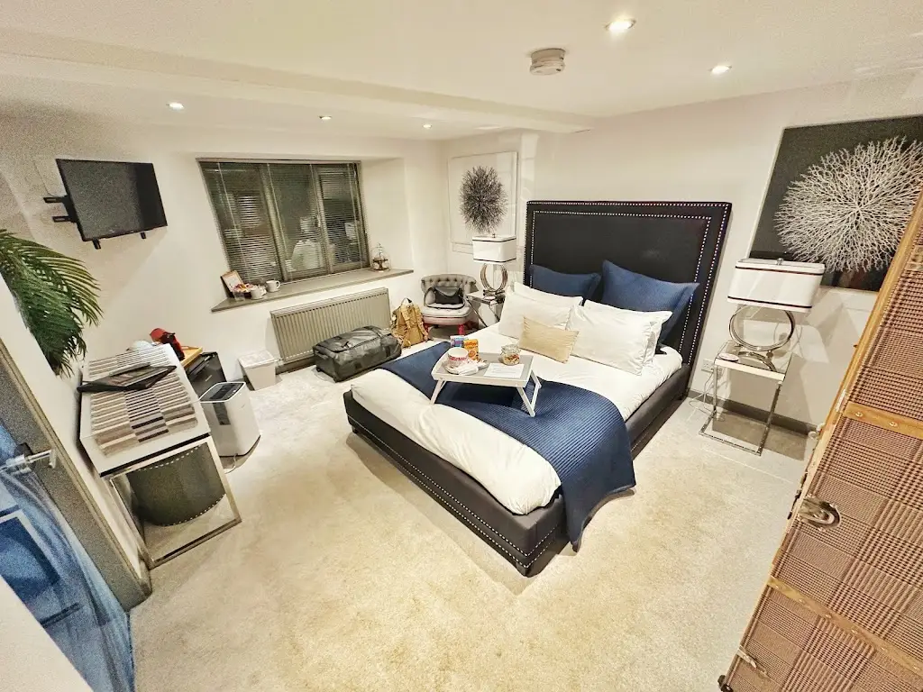 Anna McDermott_The Kingsbury 7even / 8ight_Collingbourne Kingston_review