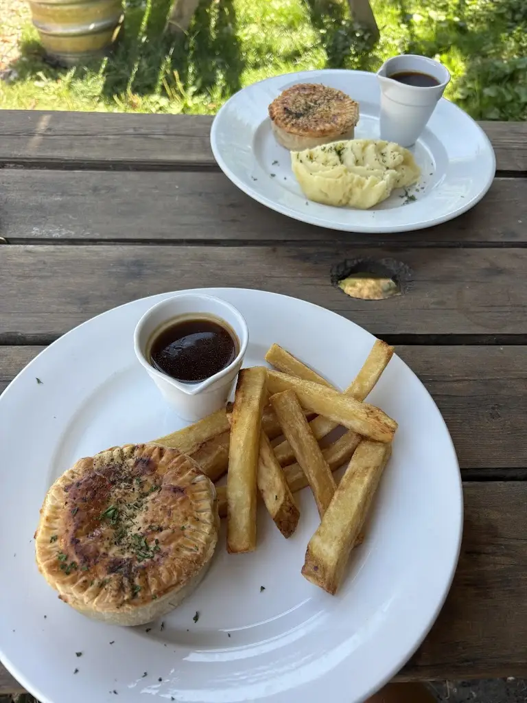 Lauren Brewer_The Swan_Collingbourne Kingston_review