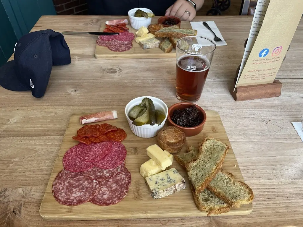 David Pitt_The Three Tuns, Great Bedwyn_Collingbourne Kingston_review