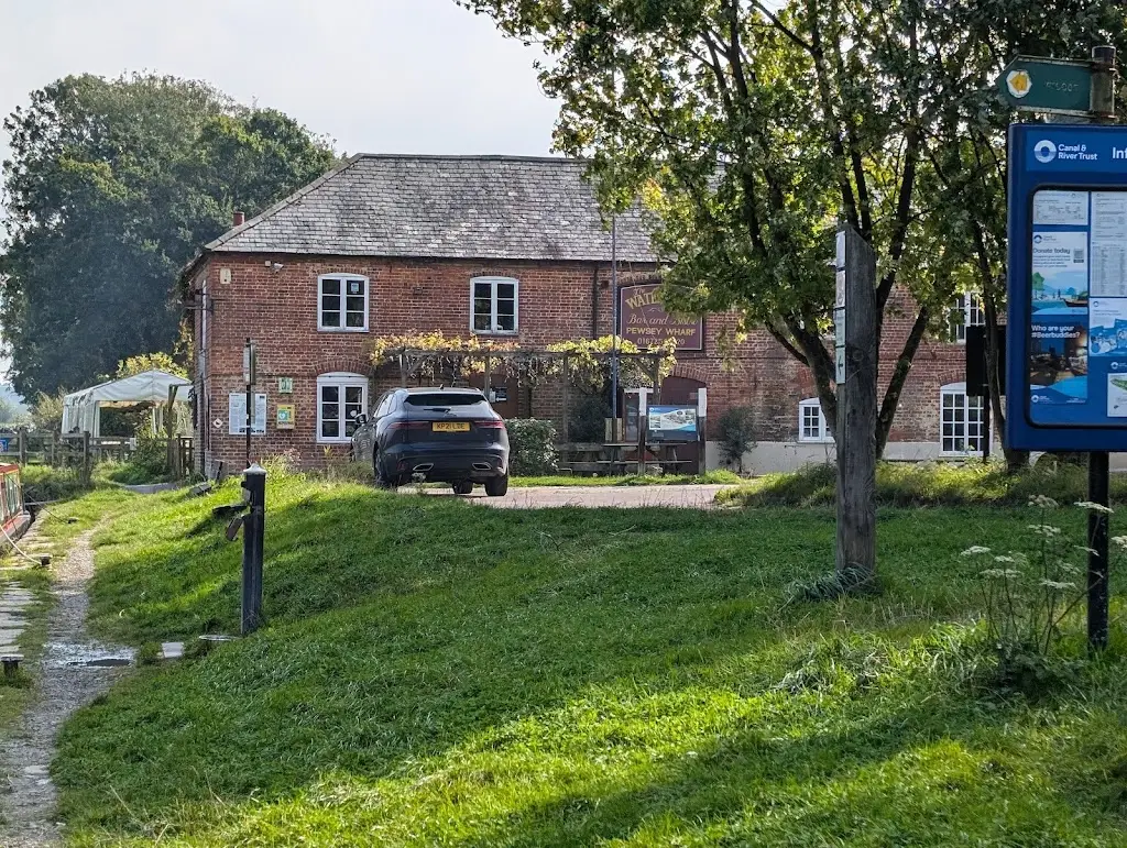 The Waterfront Bar And Bistro_Collingbourne Kingston_slider_image_3