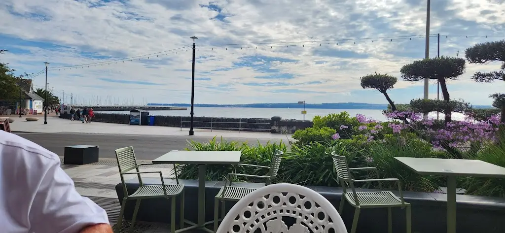 Julie “JULZ”_Visto Lounge_Cockington_review