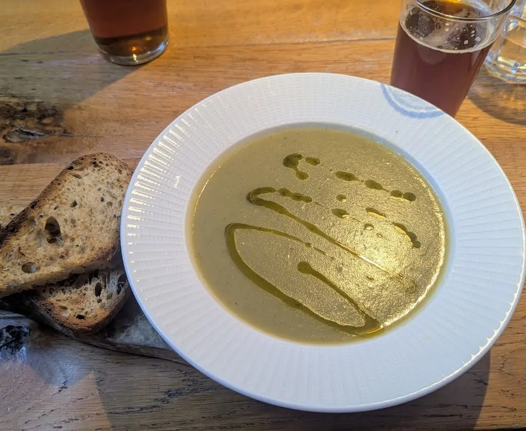 Toria Burrell-Hrencecin_The Black Swan_Cobham_review