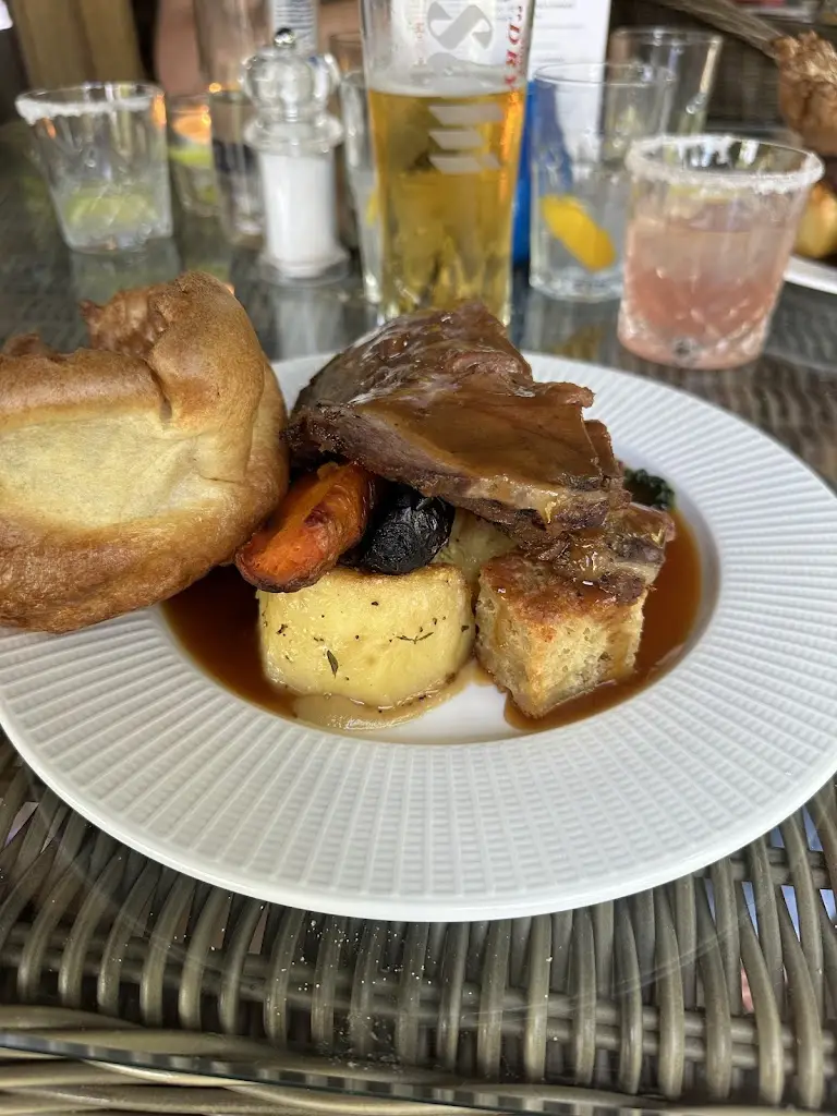 Victoria Bakos_The Black Swan_Cobham_review