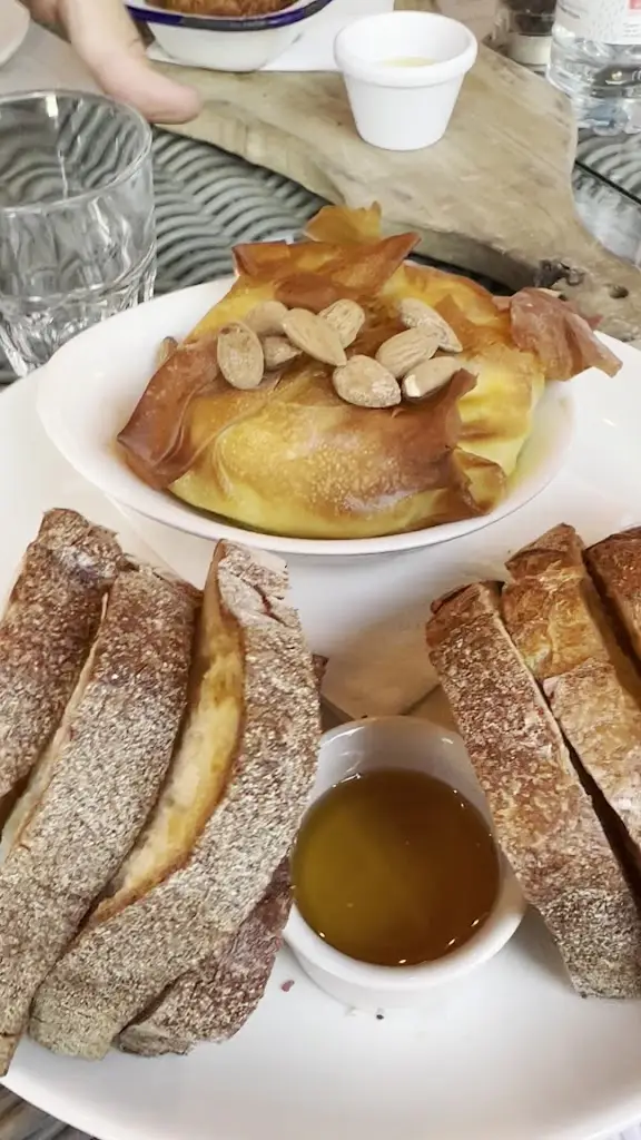 The Black Swan_Cobham_slider_image_2