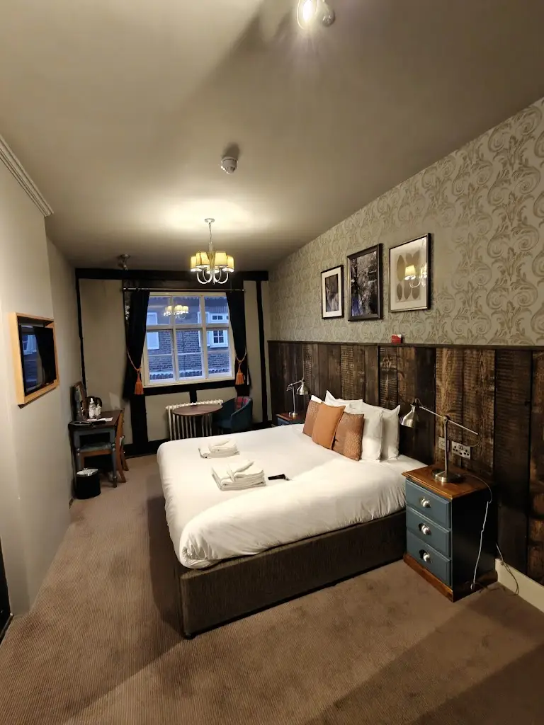 phillip royle_Ostrich Inn_Colnbrook_recensione