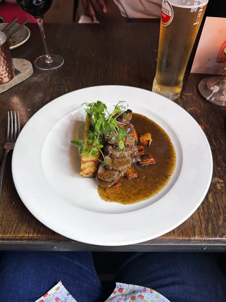 Phillip Wicks_Rose By Nicholas James_Ascot_reseña