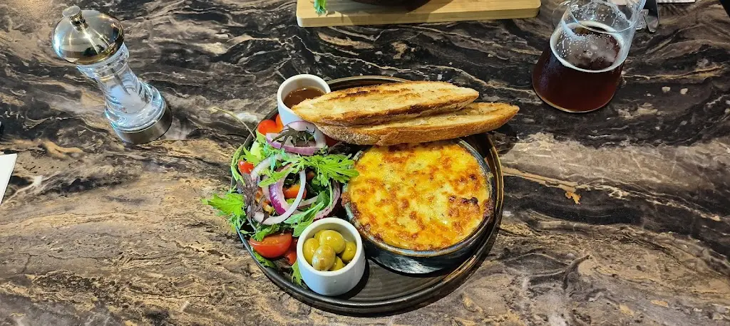 Chris Kippin_Fizz and Fromage_Coltishall_review
