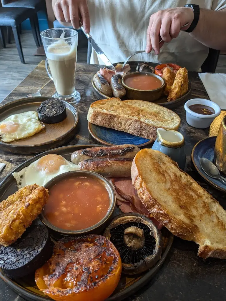 Katie BB_Fizz and Fromage_Coltishall_review