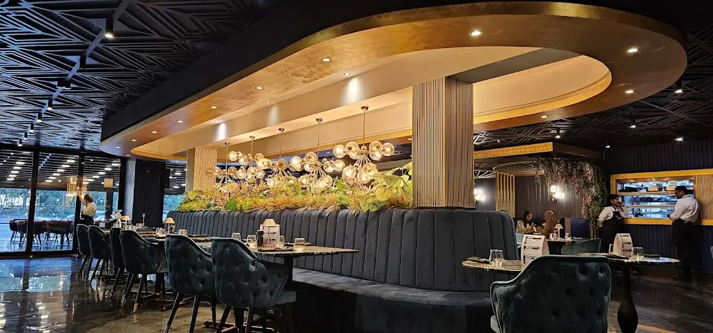 Minoa Restaurant_Collier Row_slider_image_1