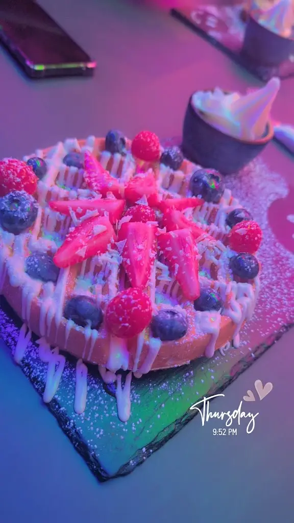 katie mccann_The Belly_Collier Row_review