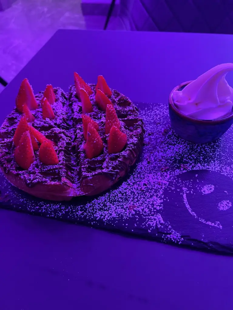 Shaz Khalish_The Belly_Collier Row_review