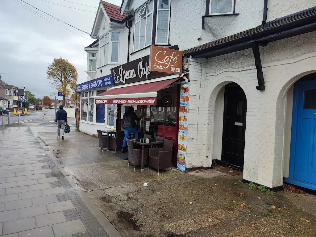 Clifton Richardson_Dream Café_Collier Row_review