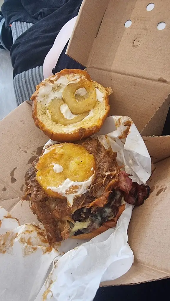 Donna Thomas_12th Street Burgers_Collier Row_review