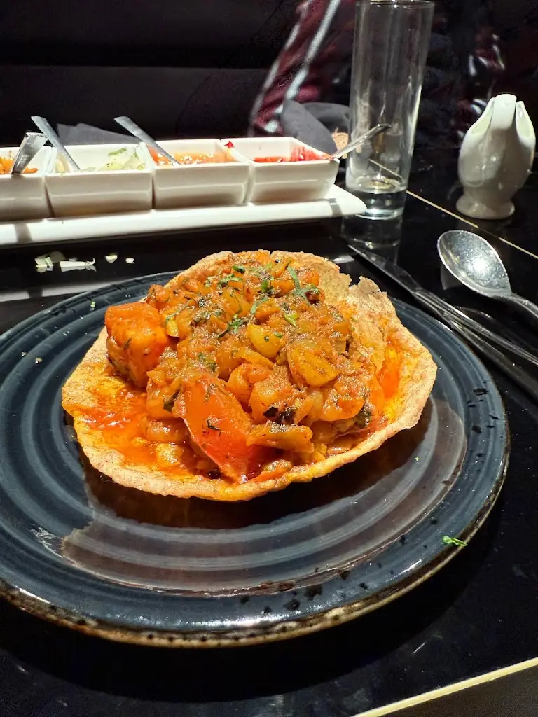 Shah hussain_Kenza Indian_Collier Row_recensione