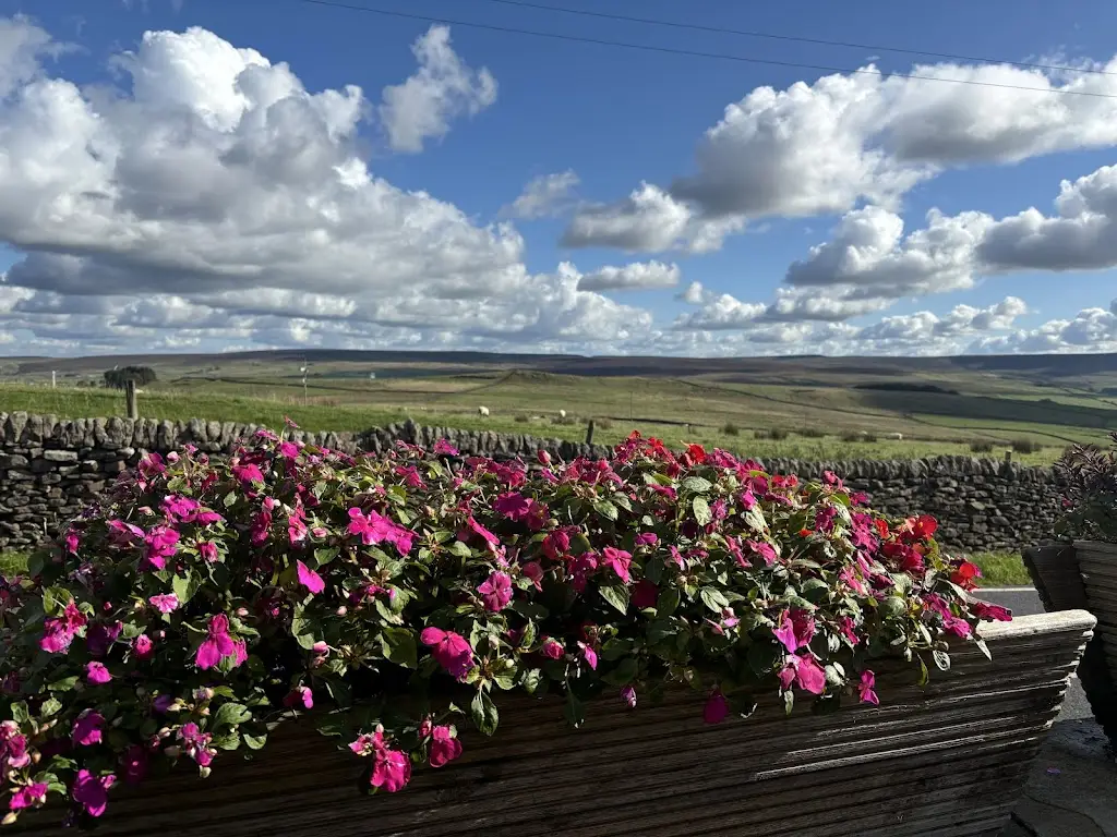 Chloe Wolfenden_Black Lane Ends Tavern_Colne_review