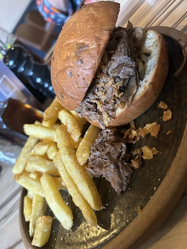 Hannah Nickson_Emmott Arms_Colne_review