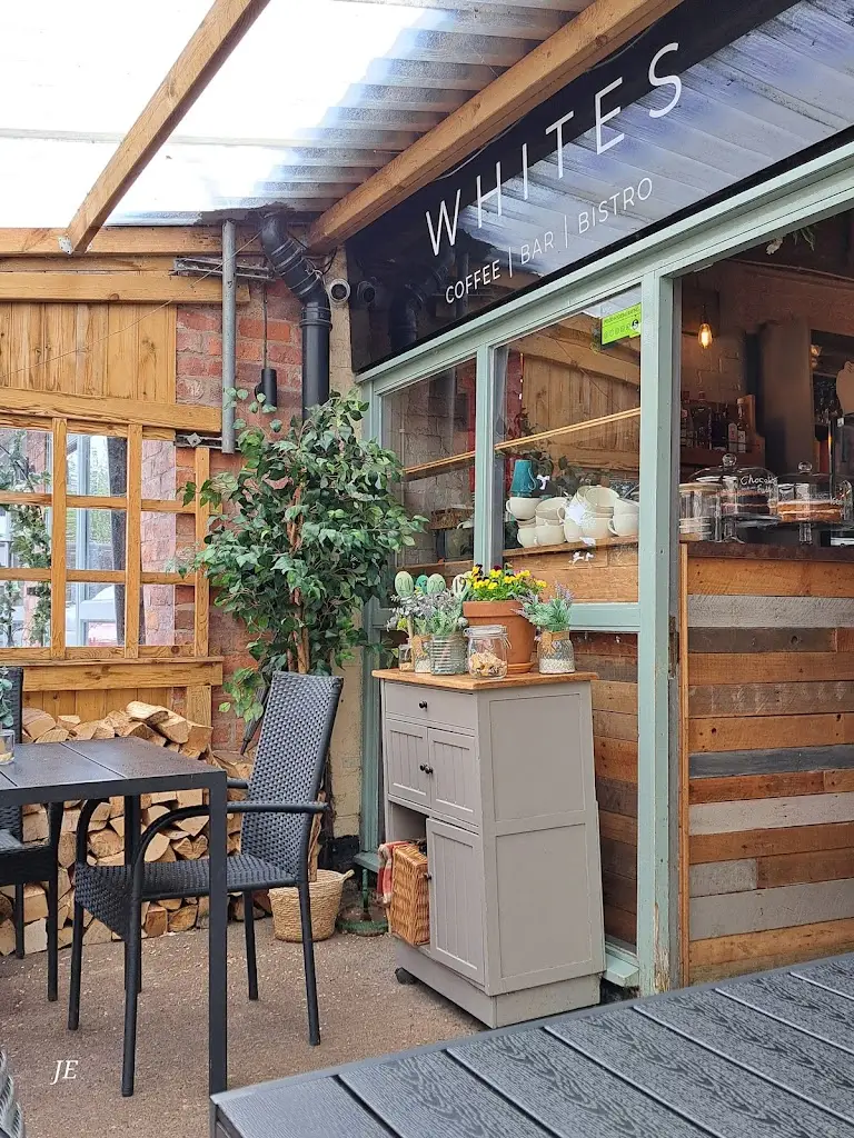 WHITES AT OAKEDGE restaurant in Colwich