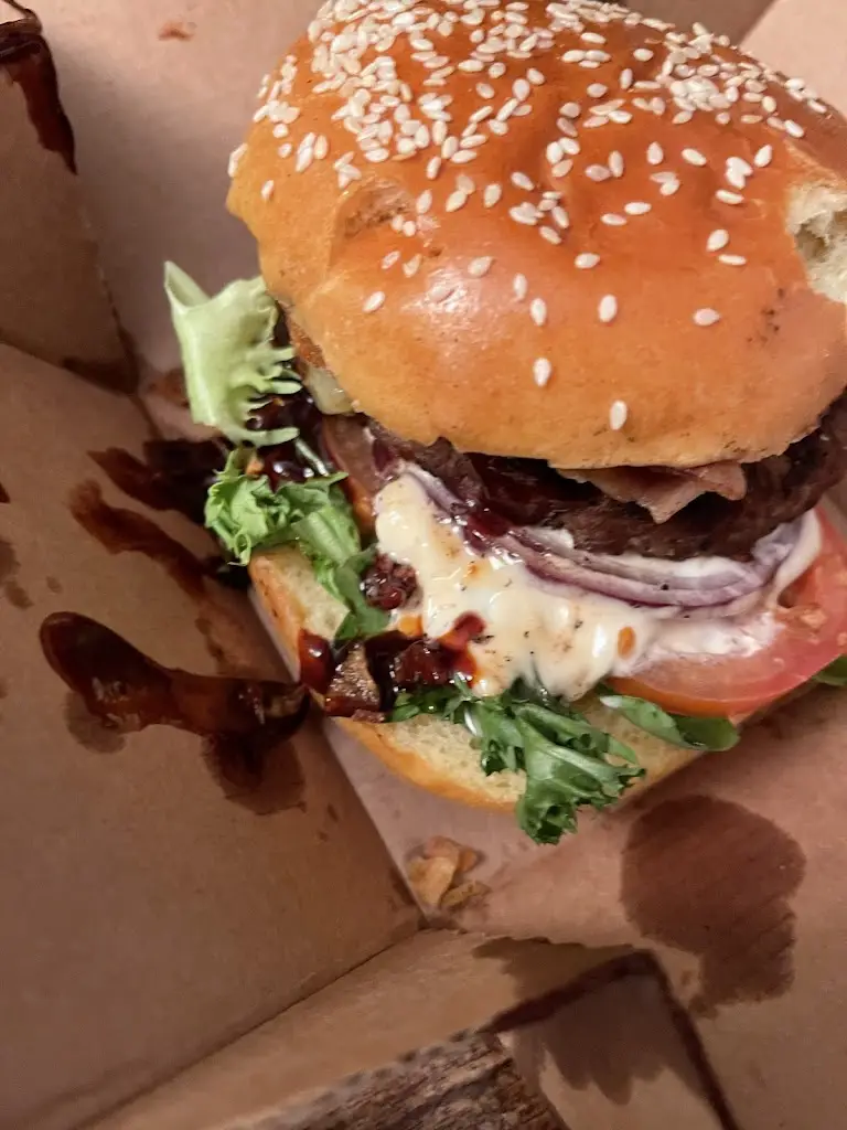 Aruni Sathkumara_The Platters_Armthorpe_reseña