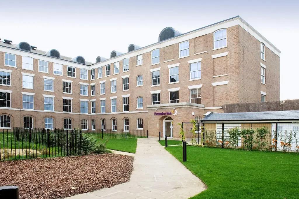 Premier Inn Bury St Edmunds Town Centre hotel restaurant in Compton