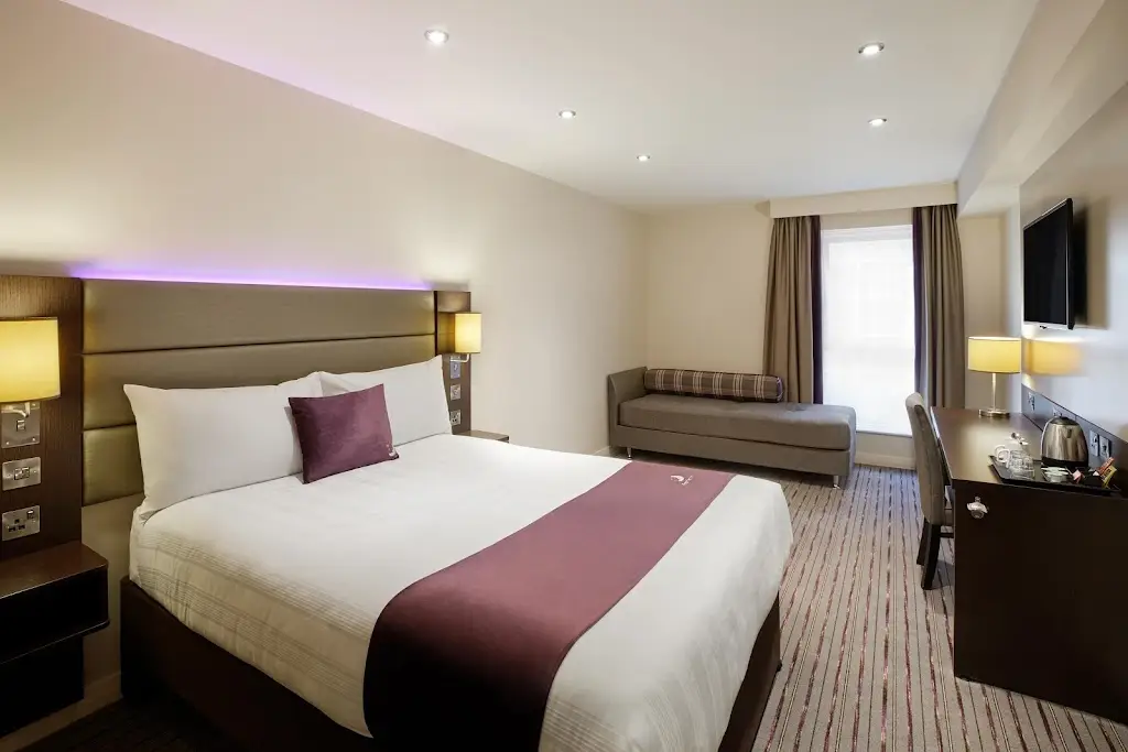 Premier Inn Bury St Edmunds Town Centre hotel_Compton_slider_image_2