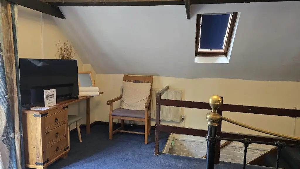 Matt Smith_George and Dragon Hotel_Compton_review