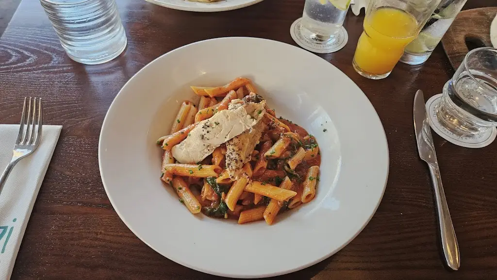 Mikayla Marvannië_Scoozi_Clevedon_review