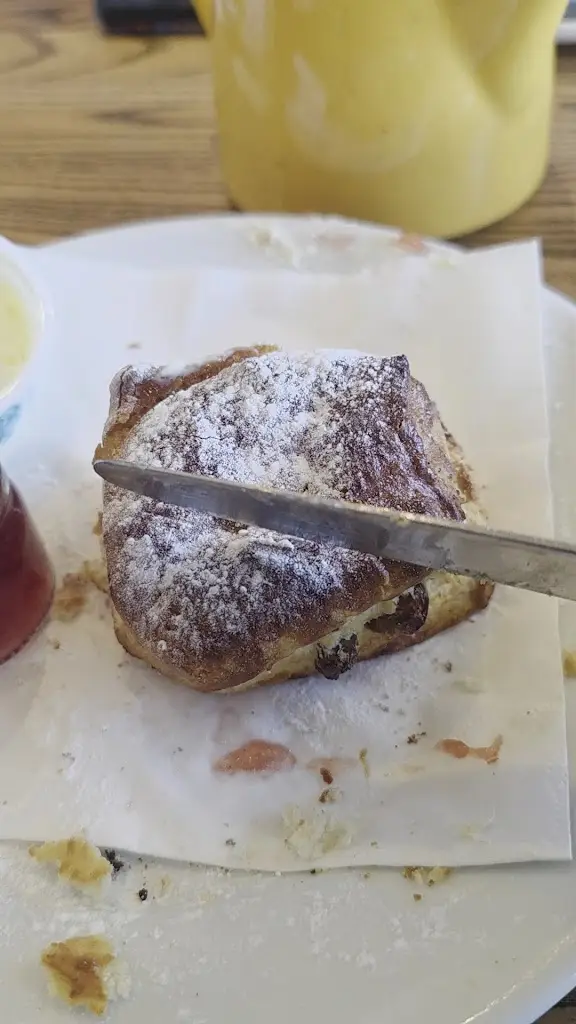 Ayyub Chowdhury_Tiffin at the Beach_Clevedon_review