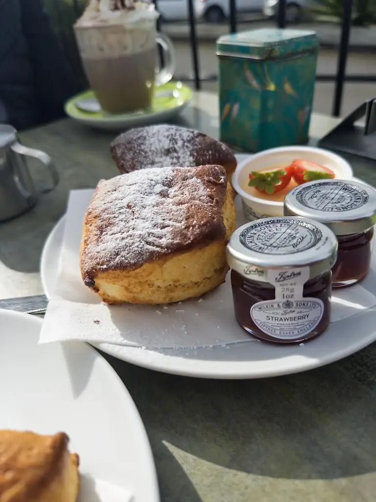 Tiffin at the Beach_Clevedon_slider_image_3