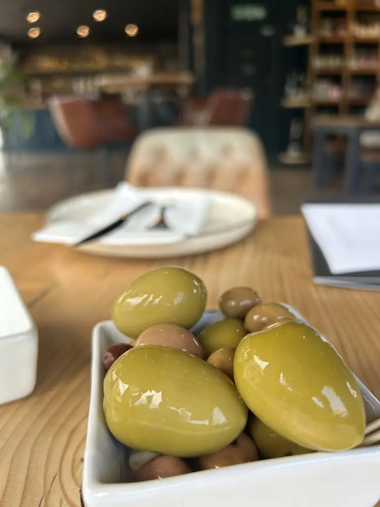 Debs van der Walt_Vintage & Vine_Clevedon_review