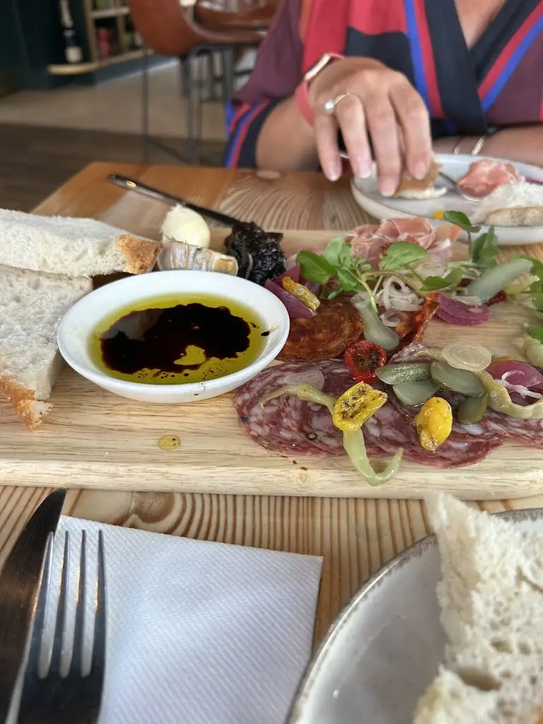 Irena Babic Riggott_Vintage & Vine_Clevedon_review