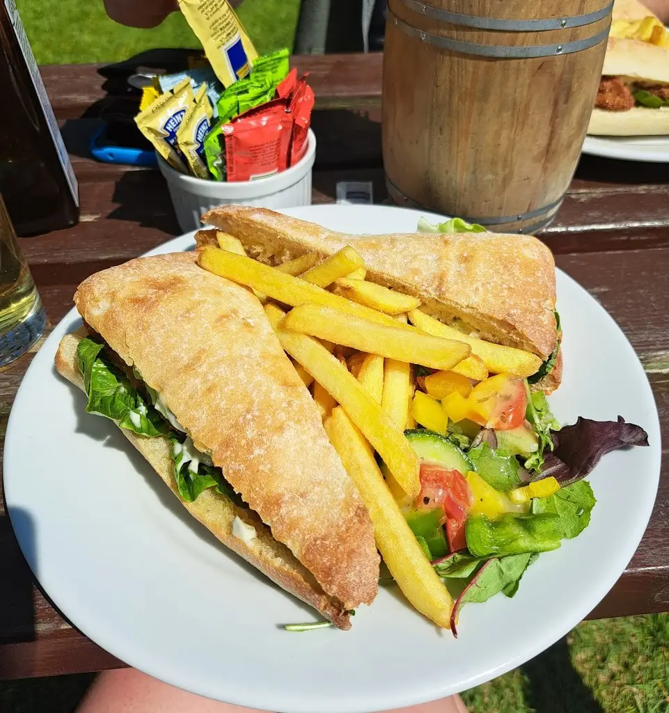 Zoe Evans_The Castle Inn_Corfe Castle_recensione