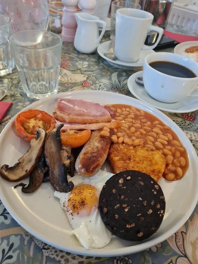 Isobel Kearl_The Pink Goat Corfe Castle_Corfe Castle_review