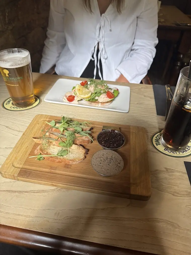 Christopher Griffin_Staff Of Life Inn_Cornholme_recensione