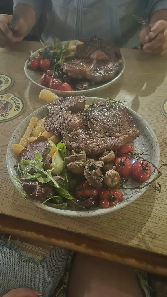 Kym-louise Gavaghan_Staff Of Life Inn_Cornholme_recensione