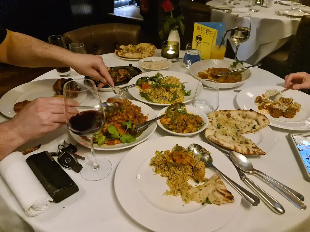 Malik's - Indian Restaurant Cookham_Cookham_slider_image_2