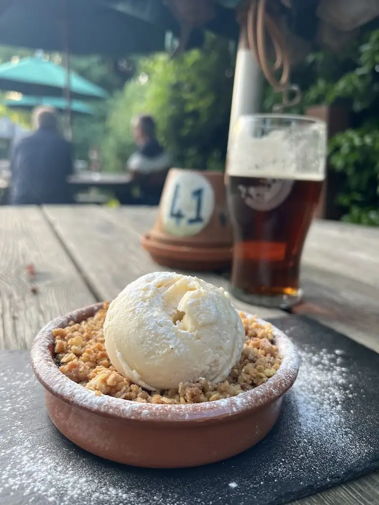 Sophie Baugh_The Jolly Farmer Cookham_Cookham_review