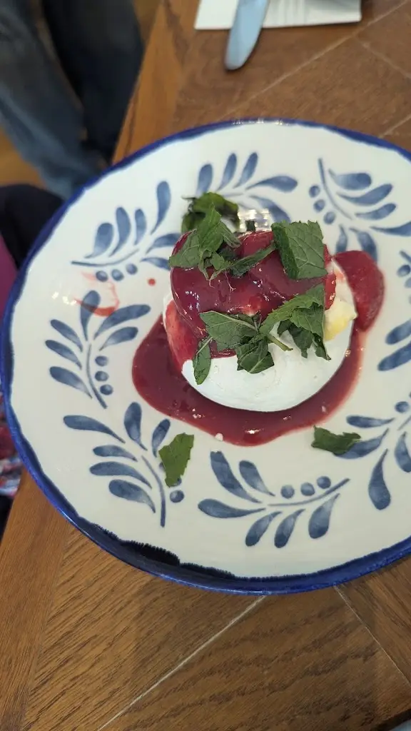 Ding Alingalong_The Boathouse at Boulters Lock_Cookham_review