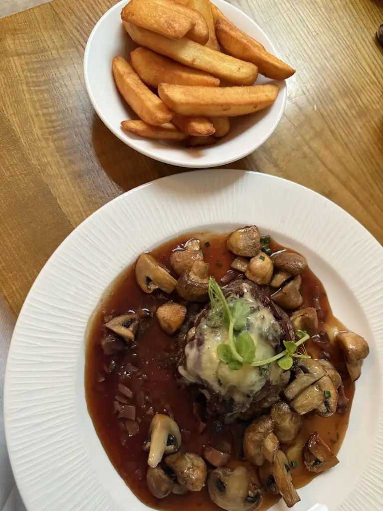 Yola Mealing_Bay Tree Restaurant_Cookley_review