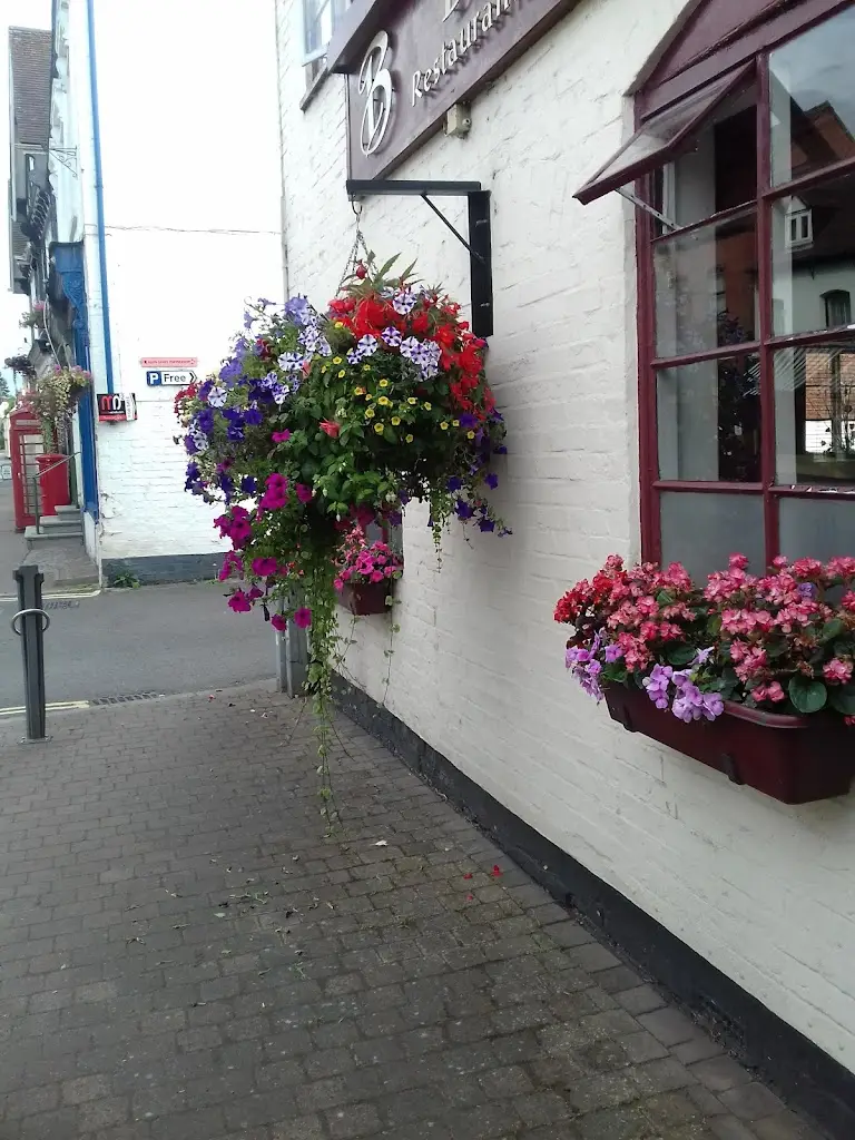 Basils Restaurant & Bistro_Cookley_slider_image_2