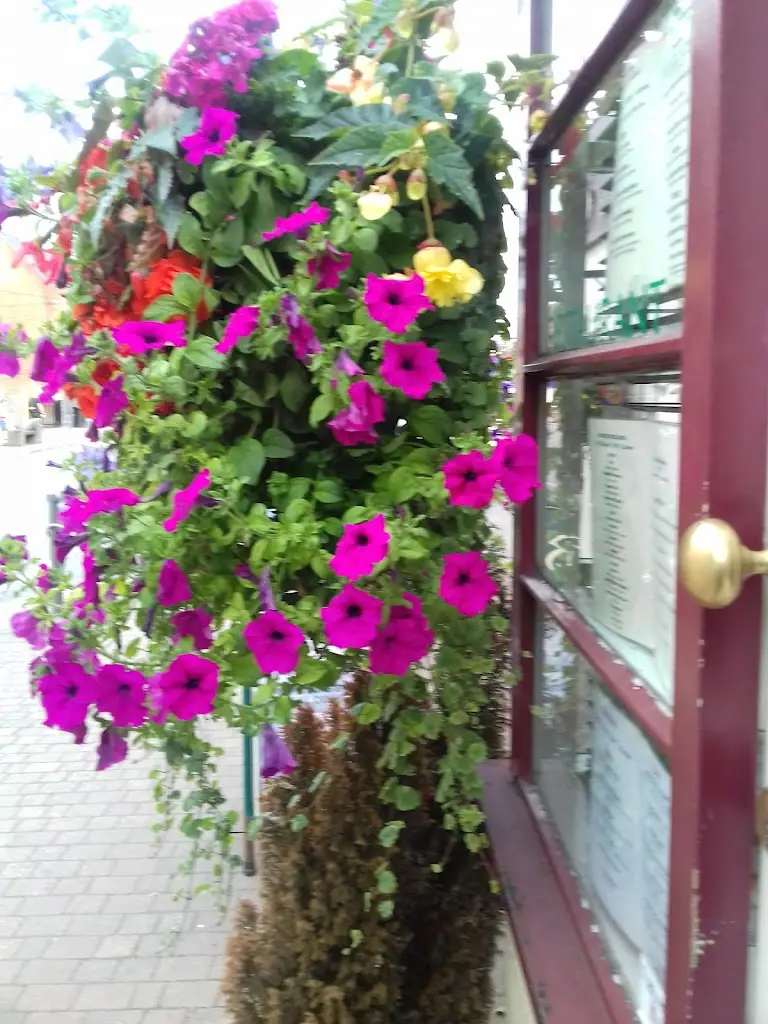 Basils Restaurant & Bistro_Cookley_slider_image_3