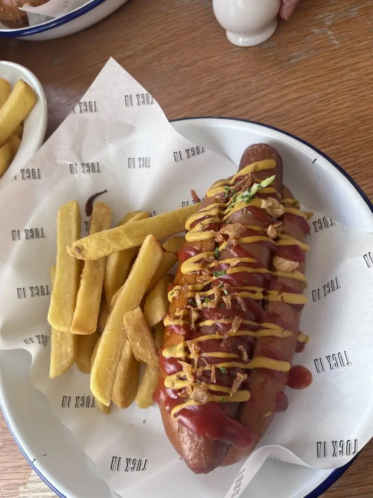 Susan Scott_Three Crowns & Sugar Loaf_Cookley_avis