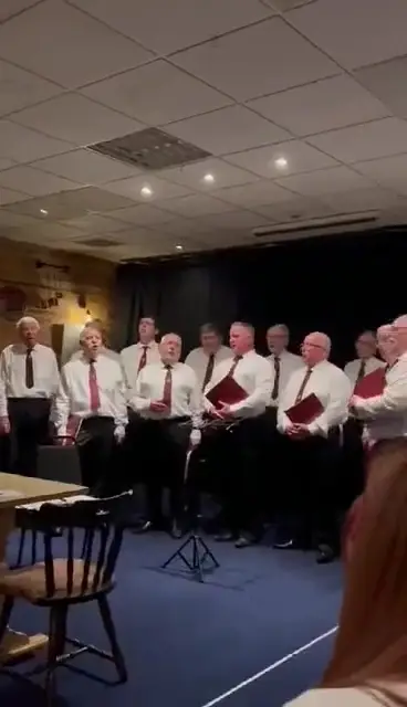 Mick Cockram_The Castle Inn, Pub and Beer Garden_Combe Martin_recensione