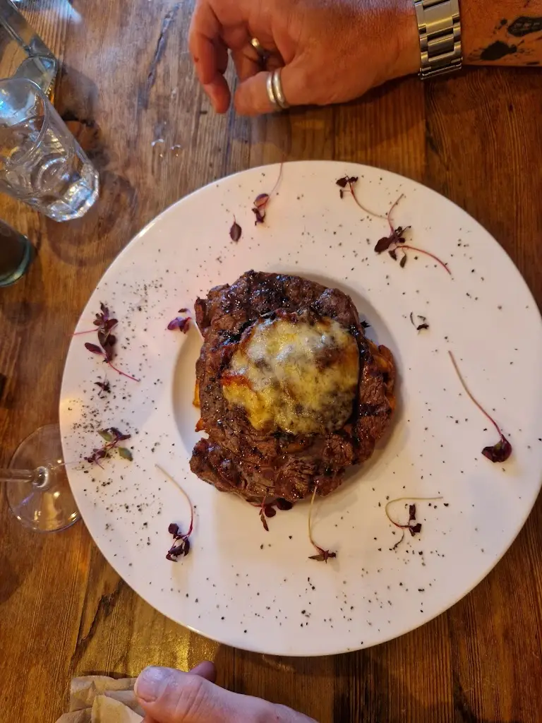 Melly Kennedy_Sawmills Free House_Combe Martin_review