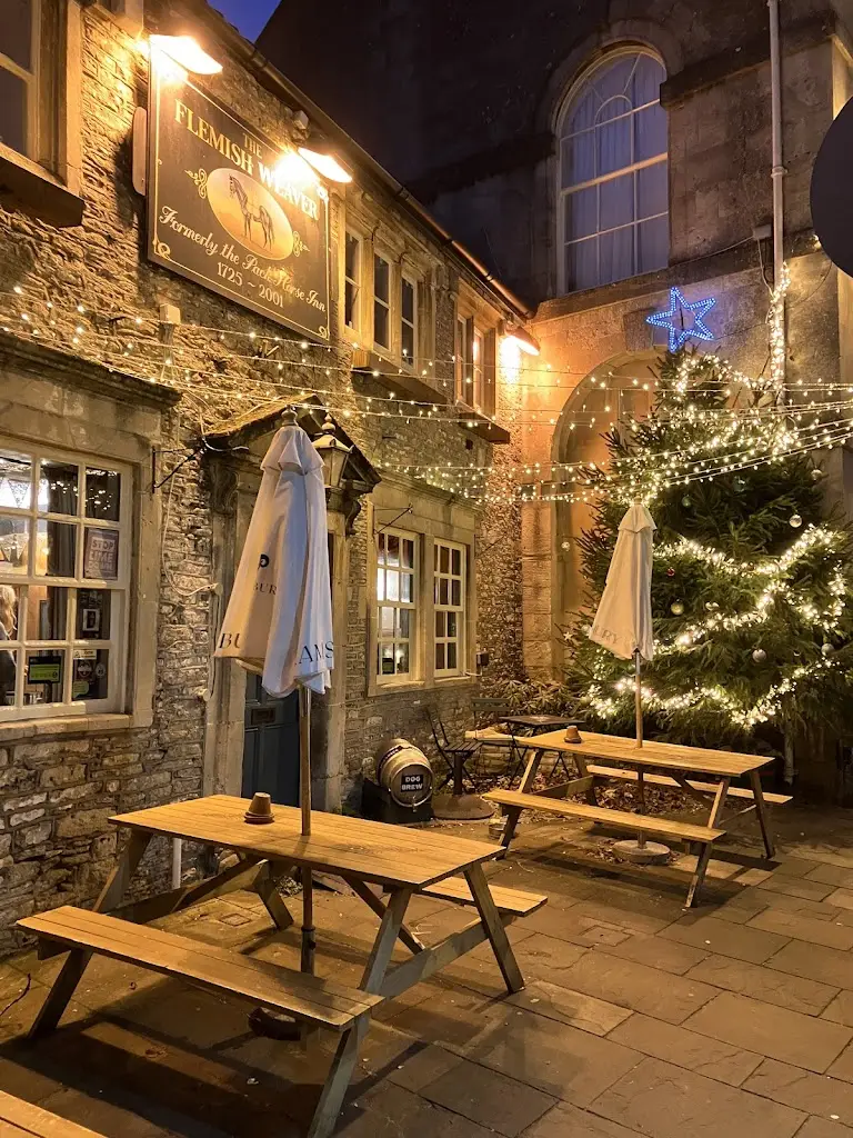 Clive Hall_The Flemish Weaver_Corsham_recensione