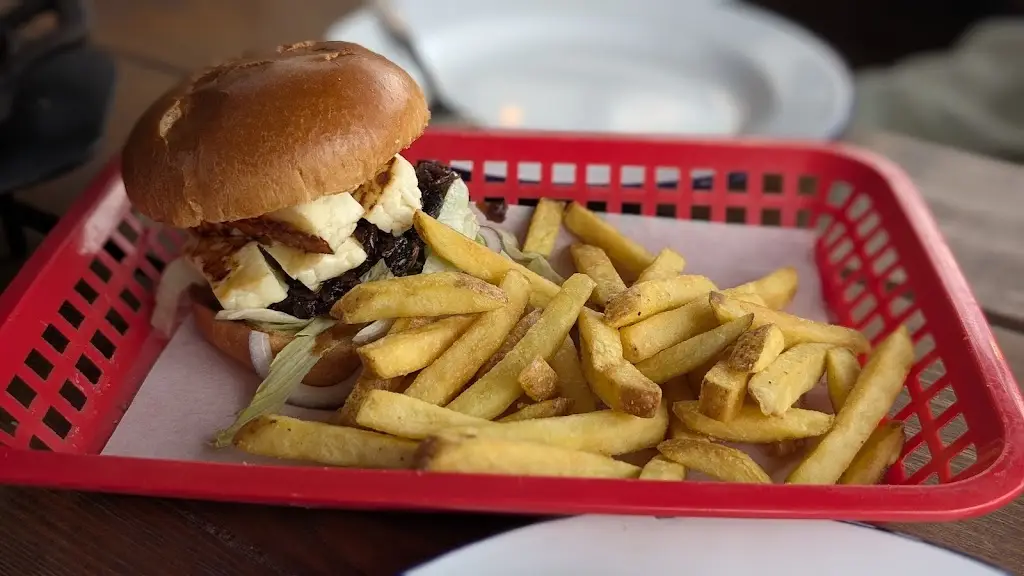 Karol Poborsky_TJs Bar & Grill_Corby_review