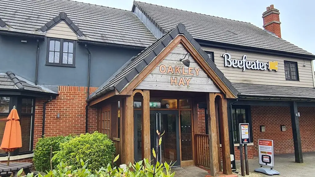 Michael Collins_Oakley Hay Beefeater_Corby_review