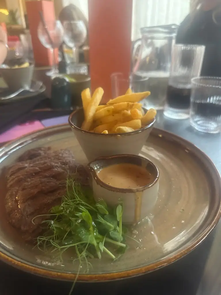 Emma Derrick_Embers Bar & Grill_Corby_review