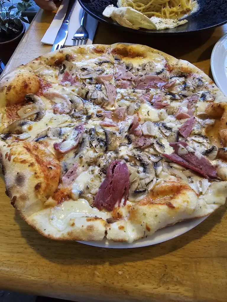 Tomasz Zemczak_Eva's Restaurant_Copplestone_recensione